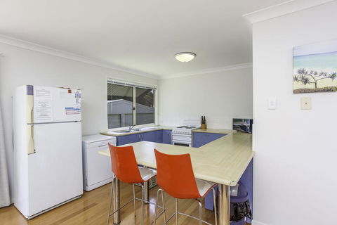 14 Zircon Street - Centrally Located Family Home With Covered Deck, Close To Patrolled Beach & Shops - Northern Rivers Accommodation 1