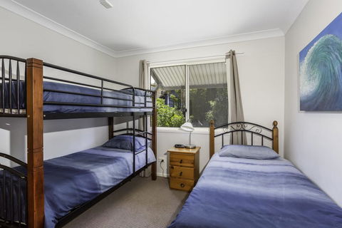 14 Zircon Street - Centrally Located Family Home With Covered Deck, Close To Patrolled Beach & Shops - Northern Rivers Accommodation 3