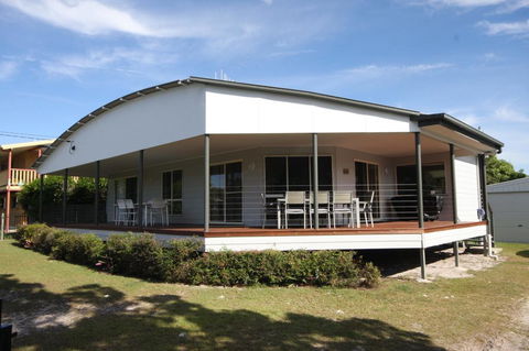 14 Zircon Street - Centrally Located Family Home With Covered Deck, Close To Patrolled Beach & Shops - Northern Rivers Accommodation 0
