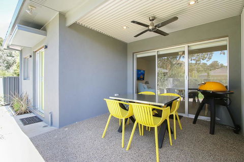 18 On Rayner - Swish Apartment Myrtleford - Northern Rivers Accommodation 3