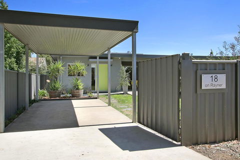 18 On Rayner - Swish Apartment Myrtleford - Northern Rivers Accommodation 2