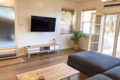 2 Bedroom, SHORT Walk To CBD,BEACH And DARBY ST - Northern Rivers Accommodation 0
