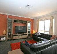 2/17 Jillamatong Street