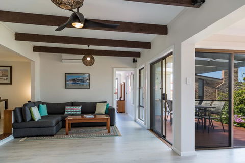 235 Mitchell Parade, Mollymook - Northern Rivers Accommodation 1