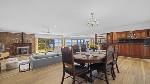 Beachfront Reserve, Sleeps 8, Amazing Views - Northern Rivers Accommodation 3
