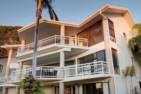 Beachside Manor - Northern Rivers Accommodation 0