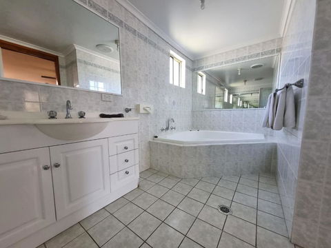 Cardiff Motor Inn - Northern Rivers Accommodation 2