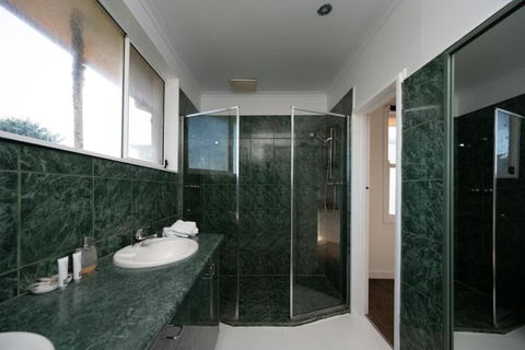 ChelseaVue - Designer Beachside Townhouse Retreat - Northern Rivers Accommodation 4