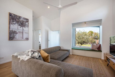 Chic Seaside Gem - Northern Rivers Accommodation 4