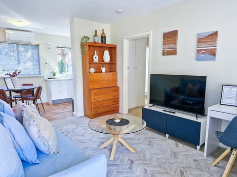 Crawley Cosy Urban Retreat Close To CBD UWA Free Park Netflix - Northern Rivers Accommodation 2