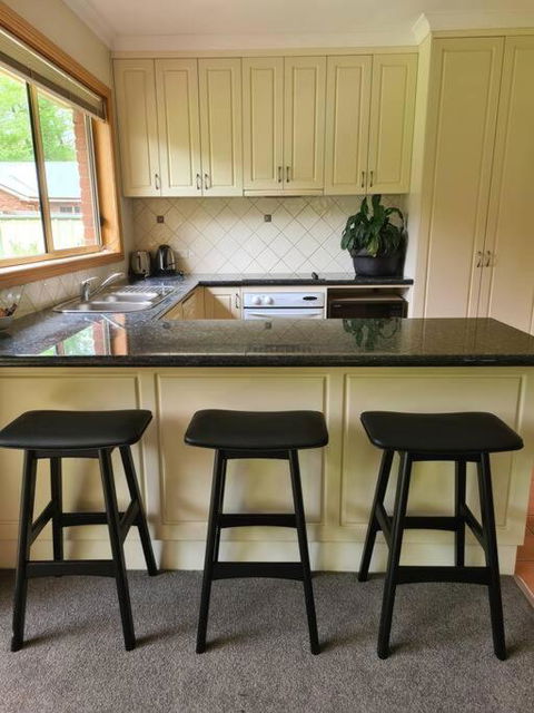 DELANY VILLAS BRIGHT - Spa Luxury On Delany Avenue - Northern Rivers Accommodation 3
