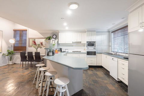 Detached Double Room - Seconds To Transport - Close To China Town - Shared Bathroom - Northern Rivers Accommodation 4