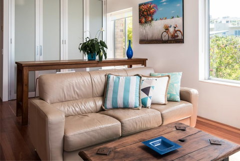 2BR Coolum Beachfront , 180 Views , Wine, Netflix - Northern Rivers Accommodation 3