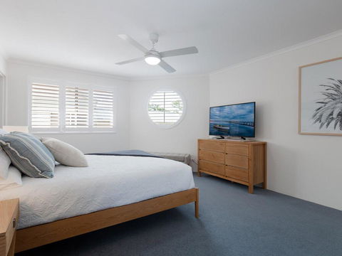 3 'Pelican Sands', 83 Soldiers Point Rd - Stunning Waterfront Unit With Magical Water Views & Air Conditioning - Northern Rivers Accommodation 1