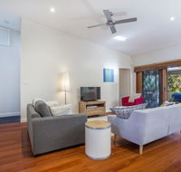 33 Bangalow - Narrawallee's Beautiful Bungalow - Northern Rivers Accommodation