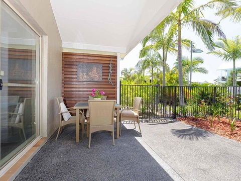 356 ' Oaks Pacific Blue', 265 Sandy Point Rd - Air Conditioned, Direct Pool Access And Suited For Disability - Northern Rivers Accommodation 0
