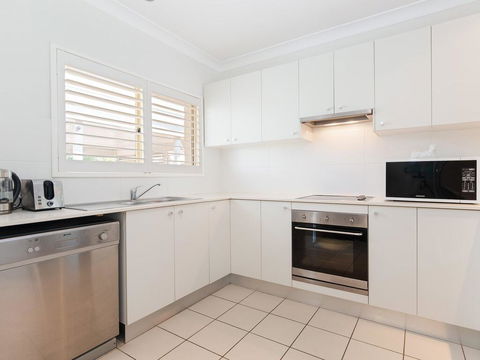 356 ' Oaks Pacific Blue', 265 Sandy Point Rd - Air Conditioned, Direct Pool Access And Suited For Disability - Northern Rivers Accommodation 3