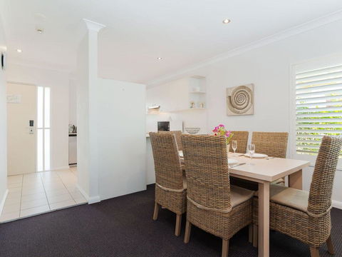 356 ' Oaks Pacific Blue', 265 Sandy Point Rd - Air Conditioned, Direct Pool Access And Suited For Disability - Northern Rivers Accommodation 2