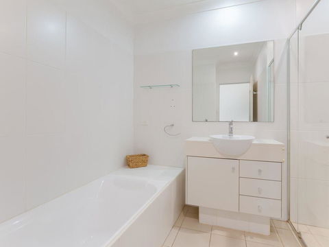 356 ' Oaks Pacific Blue', 265 Sandy Point Rd - Air Conditioned, Direct Pool Access And Suited For Disability - Northern Rivers Accommodation 1