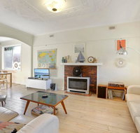 4 MONTROSE AVE - retro home in the heart of town - Northern Rivers Accommodation