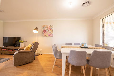 42 Rosemary Lane - Central Orange - Spacious Family Home - Quiet Lane - Northern Rivers Accommodation 3