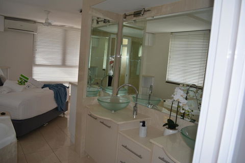 5,  Apartment On The Esplanade - Northern Rivers Accommodation 3