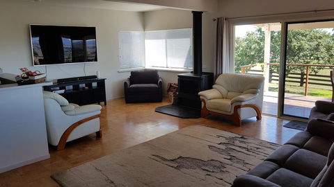 505 CONROD STRAIGHT MOUNT PANORAMA - Northern Rivers Accommodation 3