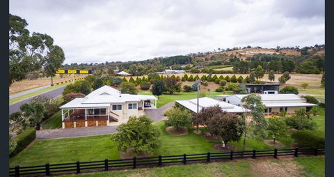 505 CONROD STRAIGHT MOUNT PANORAMA - Northern Rivers Accommodation 1