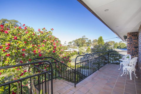 57 Carroll Ave Mollymook Beach - Relaxed Homely Retreat - Northern Rivers Accommodation 0