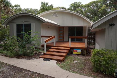 7 Belle Court - Rainbow Shores, Huge Beach House, Ducted Air Con, Pets Welcome - Northern Rivers Accommodation 0