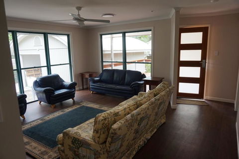 7 Belle Court - Rainbow Shores, Huge Beach House, Ducted Air Con, Pets Welcome - Northern Rivers Accommodation 2