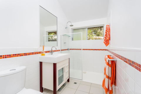 7 Naiad Court - Rainbow Shores, Perfect Beach House, Swimming Pool And Walk To Beach, Aircon, Wi-Fi - Northern Rivers Accommodation 2