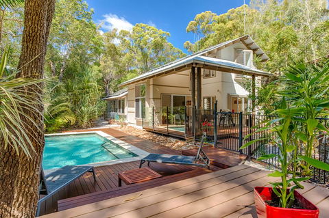 7 Naiad Court - Rainbow Shores, Perfect Beach House, Swimming Pool And Walk To Beach, Aircon, Wi-Fi - Northern Rivers Accommodation 0