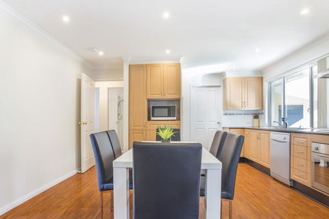 77 Lake Entrance Rd - Waterfront Wonder - Northern Rivers Accommodation 3