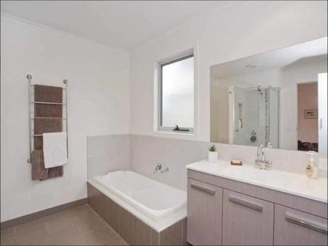 A Beautiful Beach House Torquay - Northern Rivers Accommodation 3