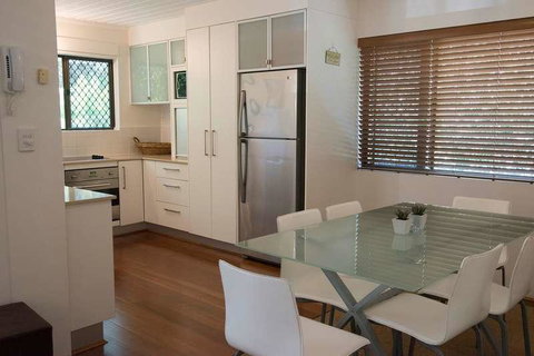 Absolute Beachfront - Mooloolaba - Northern Rivers Accommodation 1