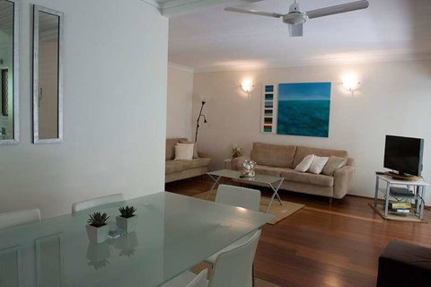 Absolute Beachfront - Mooloolaba - Northern Rivers Accommodation 2
