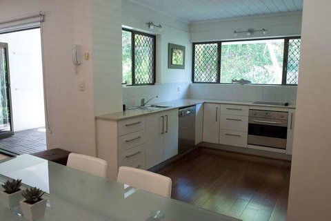 Absolute Beachfront - Mooloolaba - Northern Rivers Accommodation 3