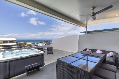 Absolute Beachfront Penthouse, Castaways Beach - Northern Rivers Accommodation 1