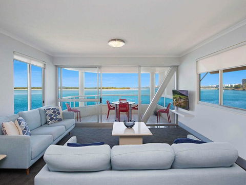 Absolute Waterfront On The Pumicestone Passage - Northern Rivers Accommodation 3