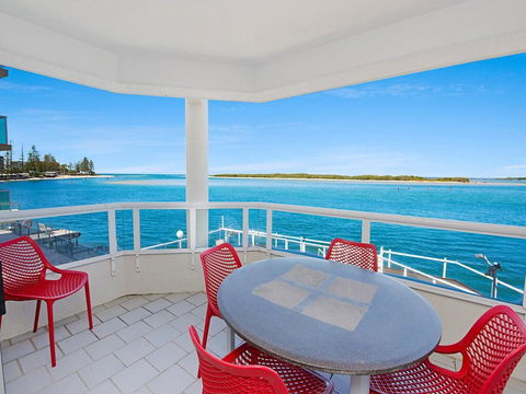 Absolute Waterfront On The Pumicestone Passage - Northern Rivers Accommodation 2