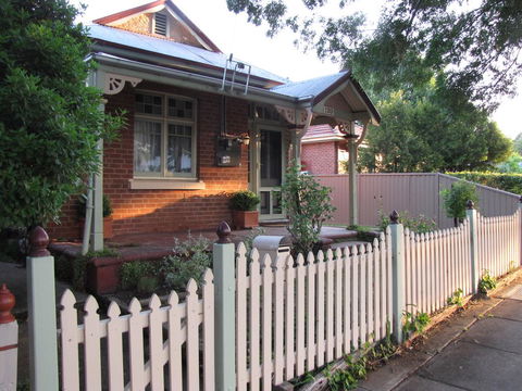 Acacia Cottage On Peel, Bathurst - Northern Rivers Accommodation 1