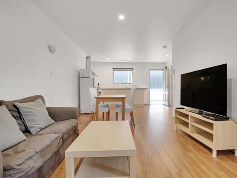 Adelaide Holiday Homes - Northern Rivers Accommodation 2