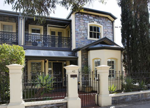 Adelaide Mackinnon - Northern Rivers Accommodation 0