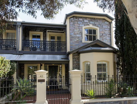 Adelaide Mackinnon - Northern Rivers Accommodation 1
