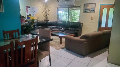 Downstairs Only. 3 Queen BR With Private Access. - Northern Rivers Accommodation 2