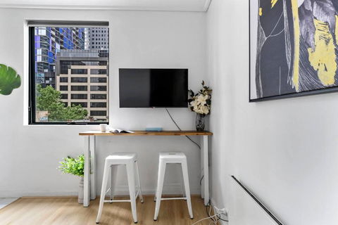 Easy-peasy CBD Living With Parking Near RMIT - Northern Rivers Accommodation 3