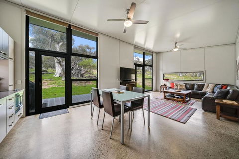 Ecocrackenback 19 Sustainable Chalet Close To The Slopes - Northern Rivers Accommodation 1