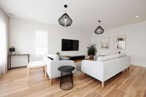 EDEN Spacious Torquay Family Escape - Northern Rivers Accommodation 1