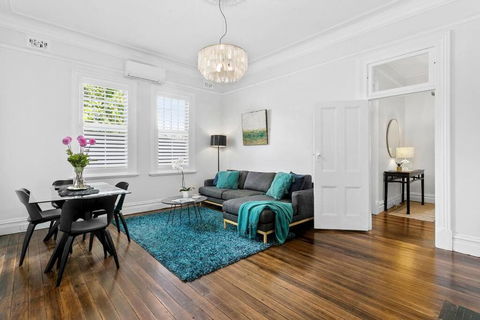 EDW19 - Stylish 2-Bed, 2-Bath Townhose In Drummoyne - Northern Rivers Accommodation 3